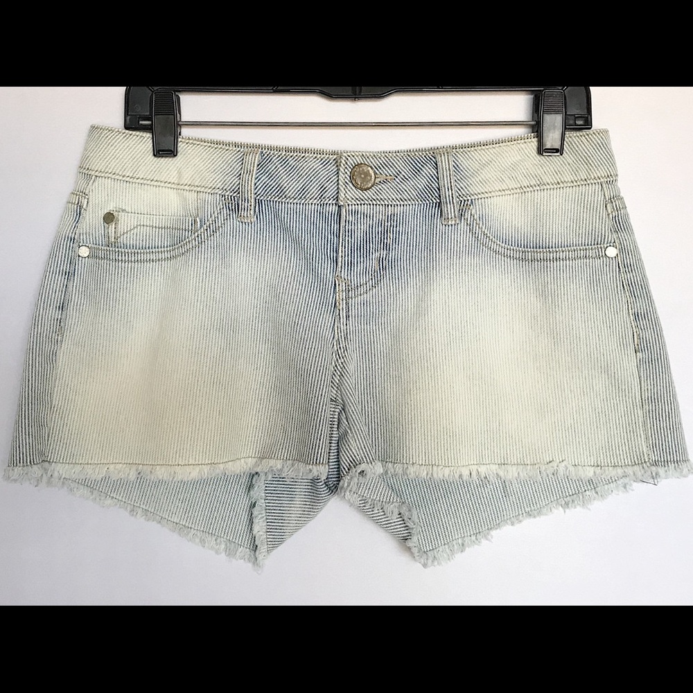 NWOT Inked & Faded Striped White Wash Frayed Hem Denim Jean Shorts Size 4 Petite